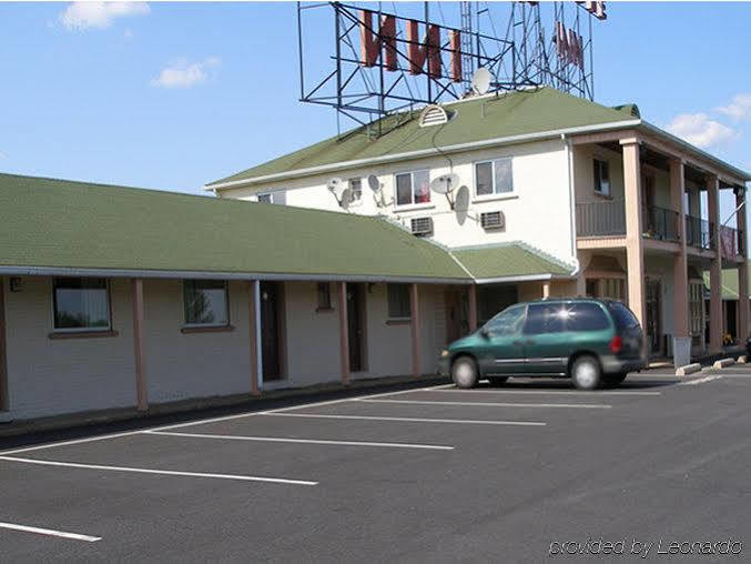 Red Carpet Inn & Suites New Cumberland Eksteriør billede