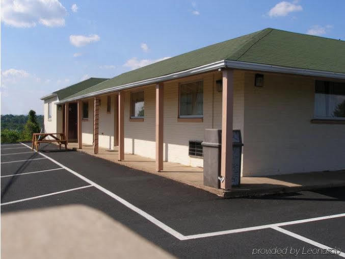 Red Carpet Inn & Suites New Cumberland Eksteriør billede